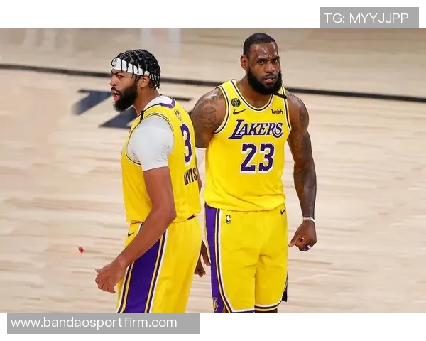 里夫斯分享与东詹并肩作战的感受与三位无私创造者的默契配合